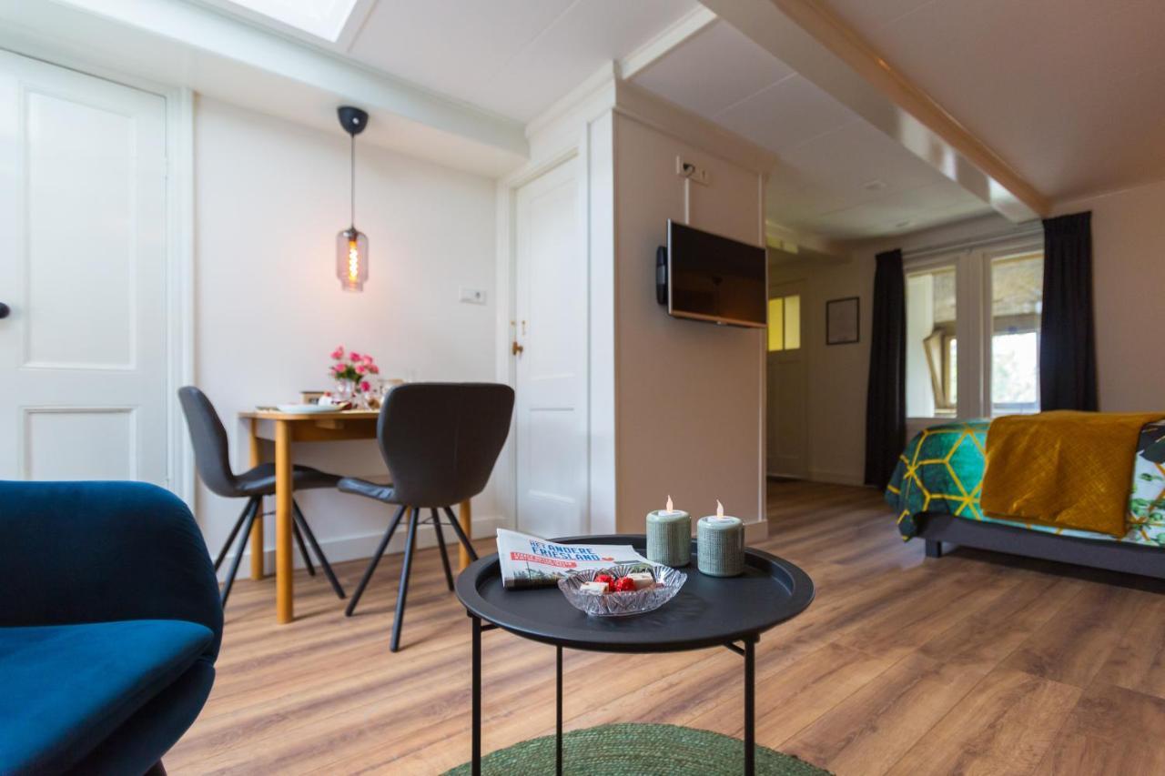 D' Ald Skoalle - Sfeervol Appartement In Oude School. Wijtgaard Extérieur photo