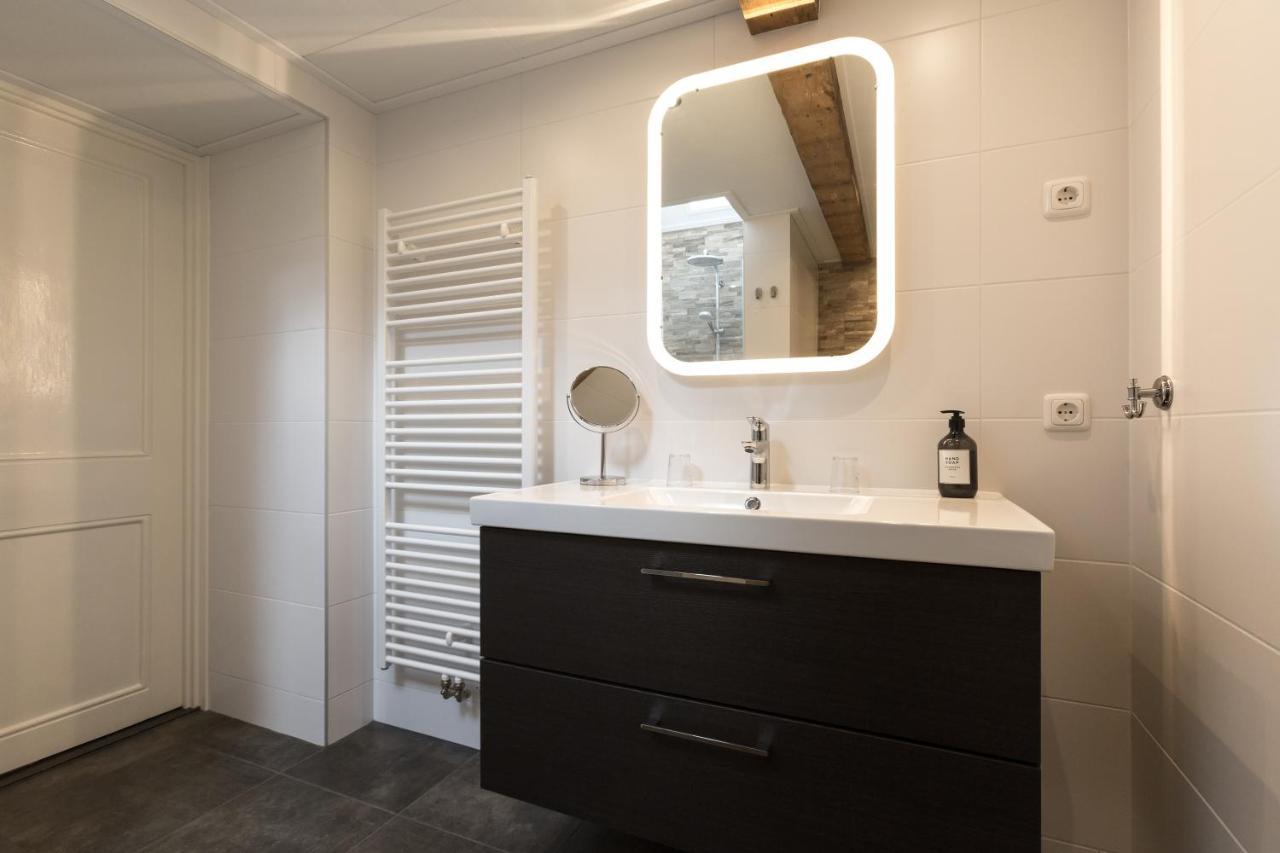 D' Ald Skoalle - Sfeervol Appartement In Oude School. Wijtgaard Extérieur photo