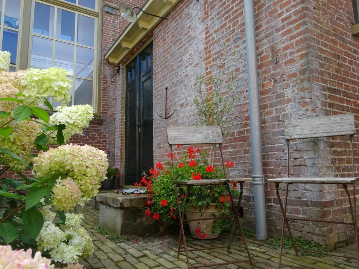 D' Ald Skoalle - Sfeervol Appartement In Oude School. Wijtgaard Extérieur photo